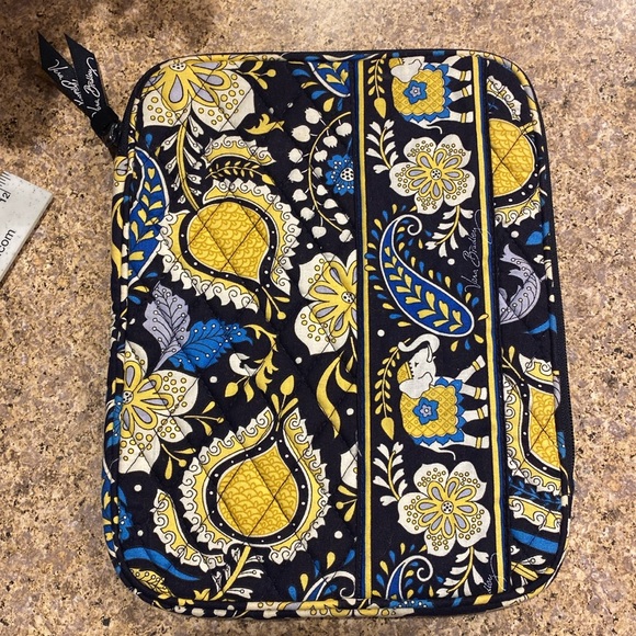 Vera Bradley Tablet Zip Quilted Case Ellie Blue Floral Elephant Pattern - Picture 4 of 17